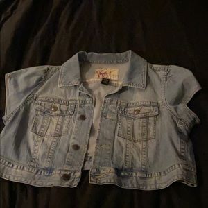 Cropped denim short sleeved jacket